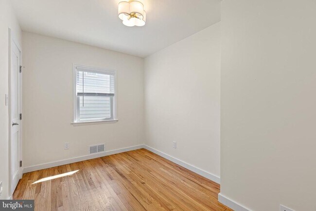 Building Photo - 706 Sonora Ave