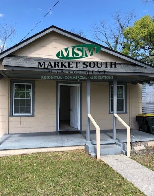Building Photo - *REDUCED!!* NEWLY RENOVATED 2 BEDROOM HOME...