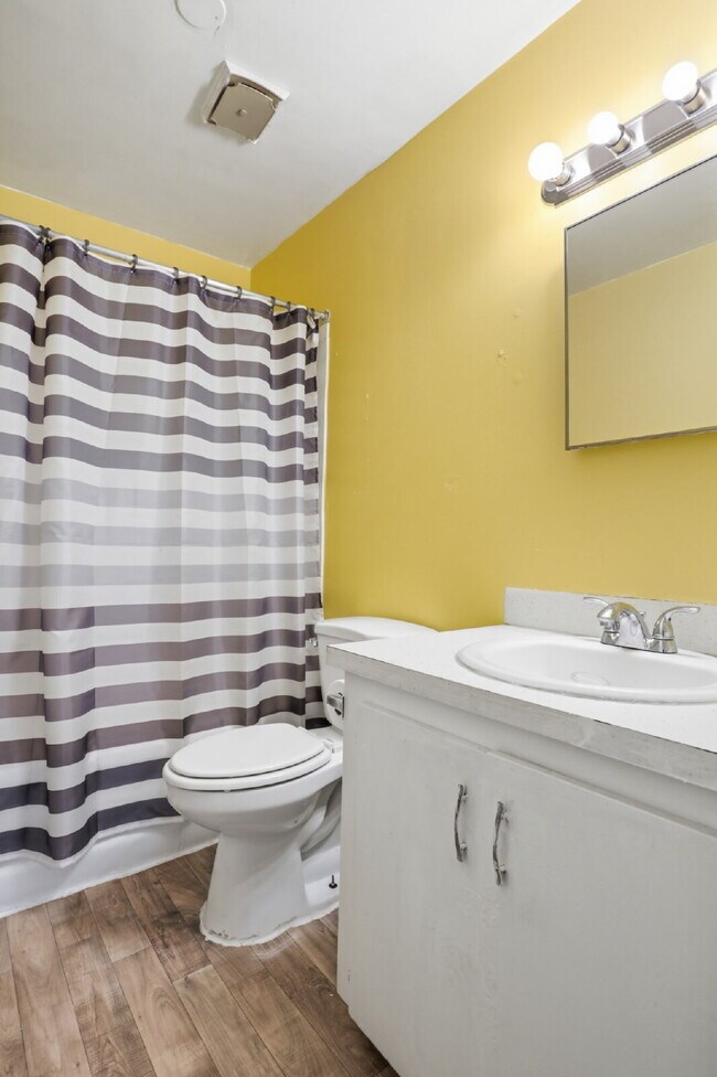 Building Photo - This well-maintained 4-bedroom, 2-bath duplex offers a spacious layout with all the comforts of h...