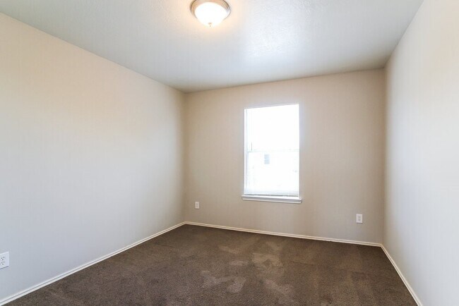 Building Photo - 21243 Linden House Ct