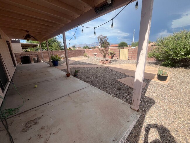 Building Photo - 2878 N Mountain Creek Way