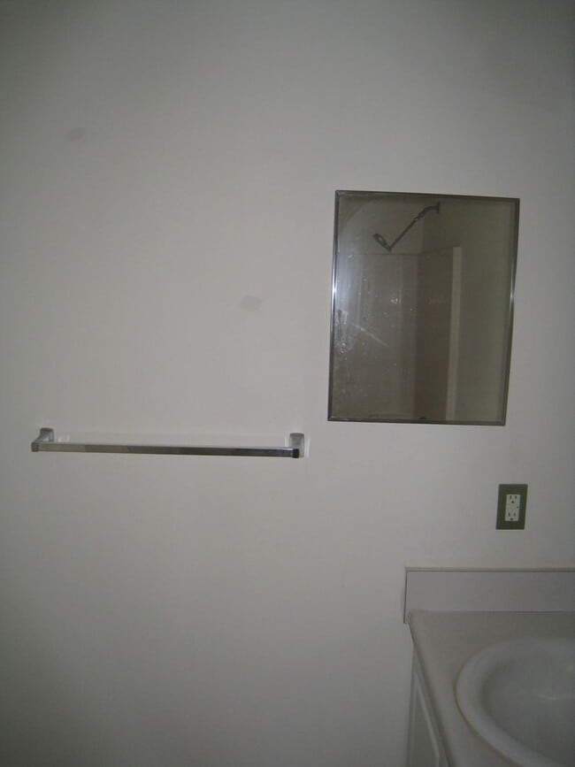 Building Photo - Cozy Condo