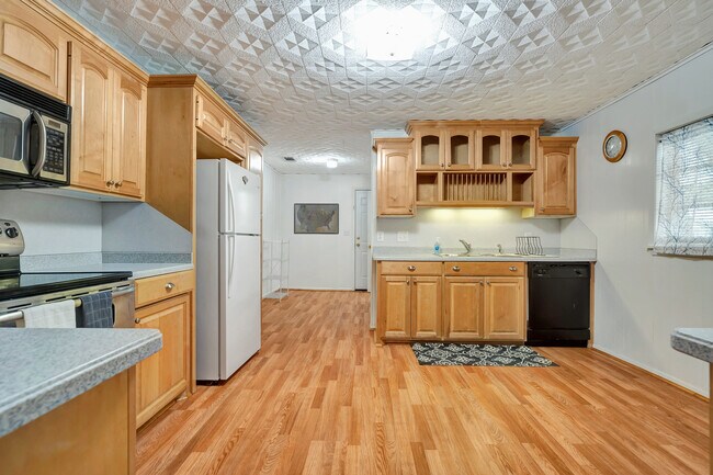 Building Photo - 106 N Hines St