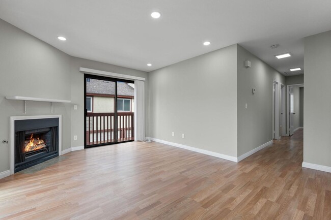 Building Photo - 850 Tamayo Dr