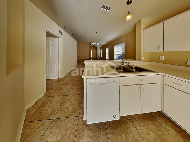 Building Photo - 6803 Summer Cove Dr