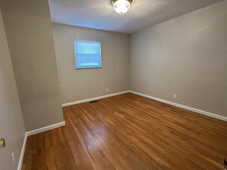 (3)BR - 106 York Dr