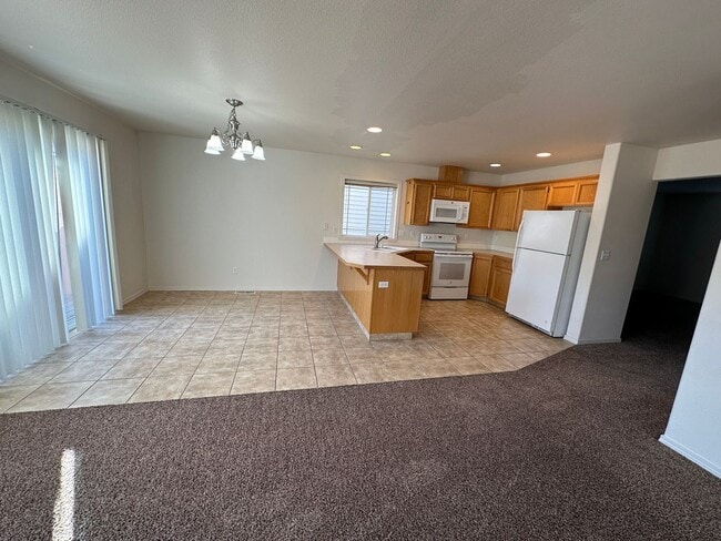 Building Photo - Spacious 2 bed/2.5 bath with bonus room townhome off Road 68