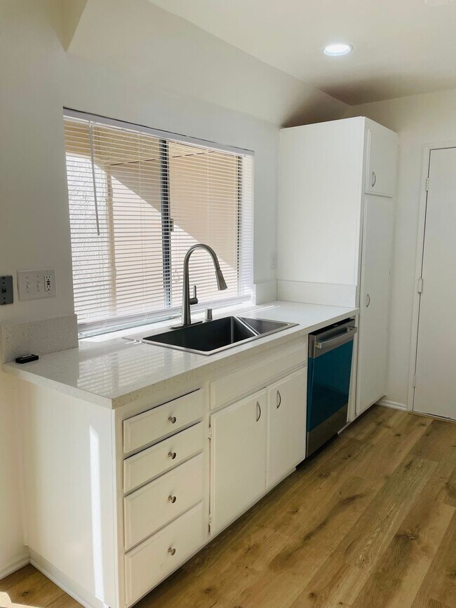 Building Photo - Renovated 3-bedroom townhouse in Todd Ranch with garage and spacious yard