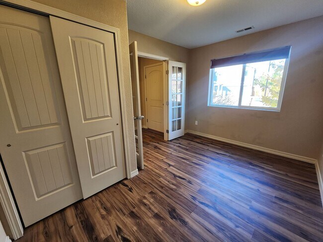 Building Photo - Stunning 4 Bed 3 Bath Home Near Peterson A...