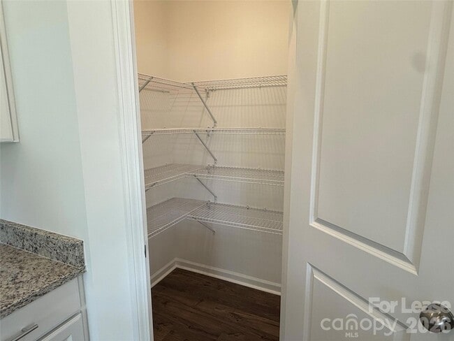 Building Photo - 404 Silver Birch Ct