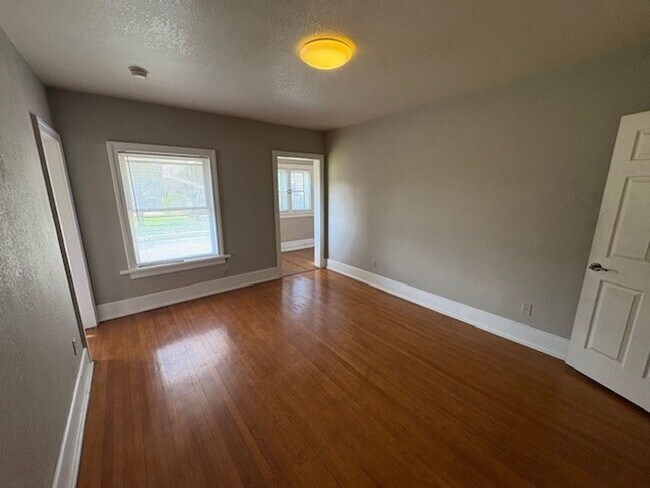 Building Photo - 3309 University Ave