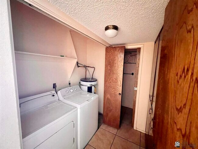 Building Photo - 2045 S 14th Ave