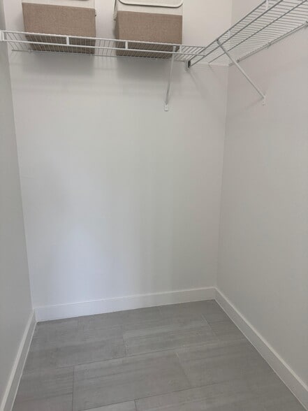 Building Photo - 520 W 79th St