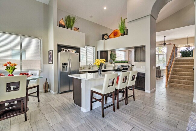 Building Photo - 8790 W Hayward Ave