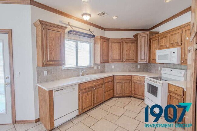 Building Photo - Elegant and Spacious 3-Bedroom Home in Edm...