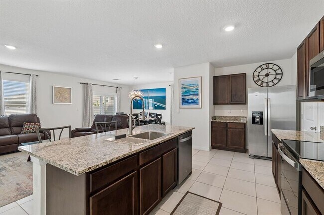 Building Photo - 17053 Oval Rum Dr