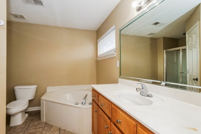 Building Photo - 8929 Bent Grass Loop E