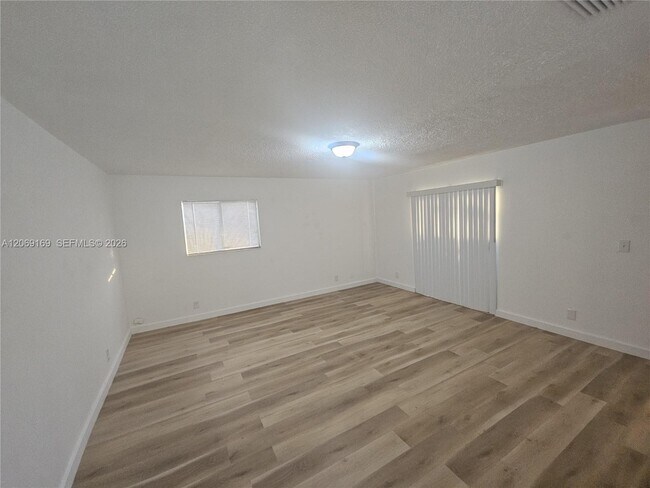 Building Photo - 253 San Remo Blvd