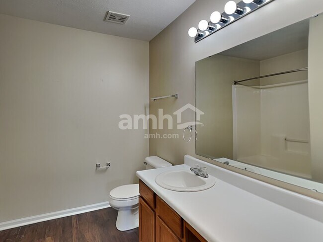 Building Photo - 2219 S Briarwood Dr