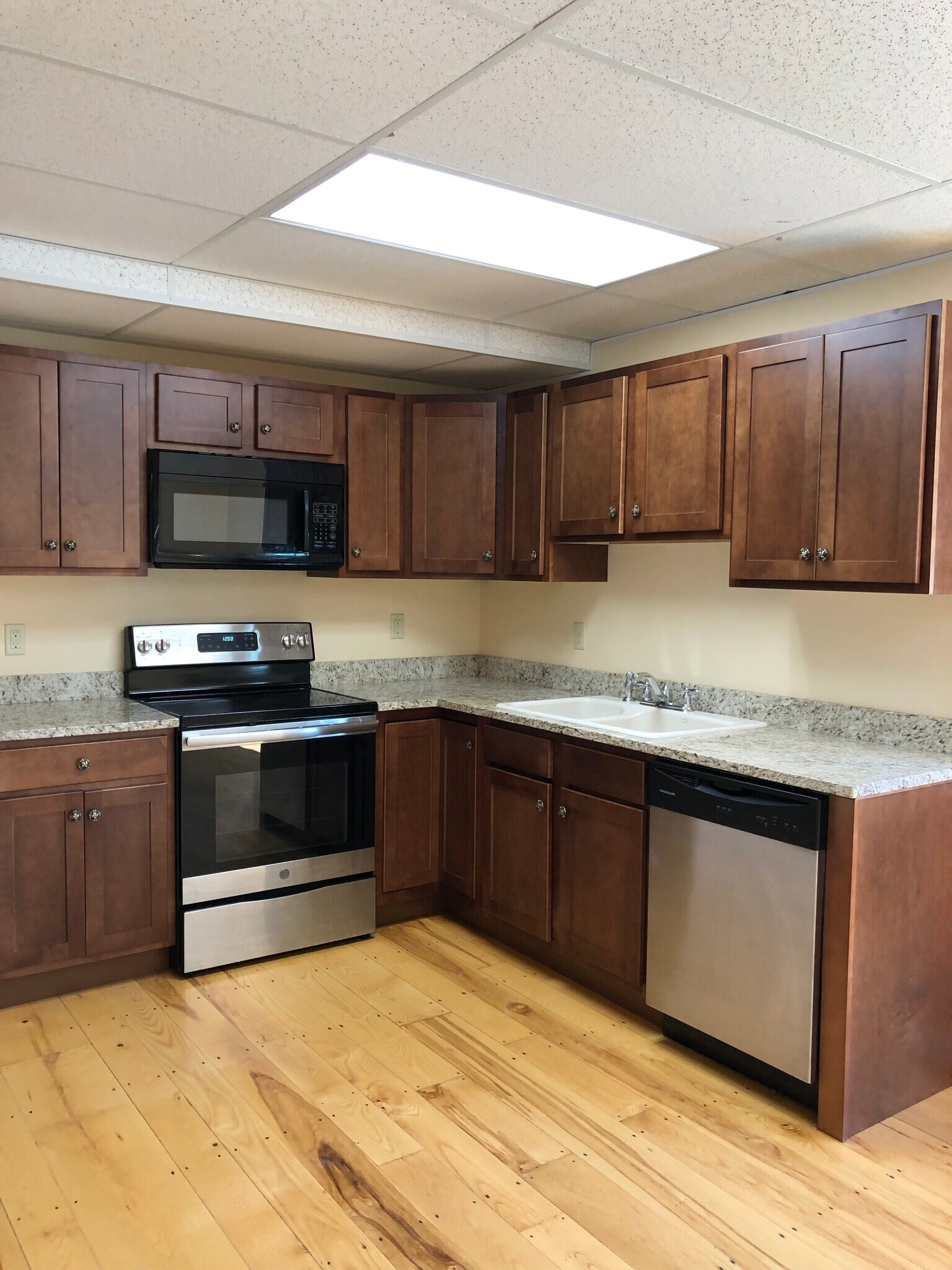 Building Photo - 600 S Britain Rd