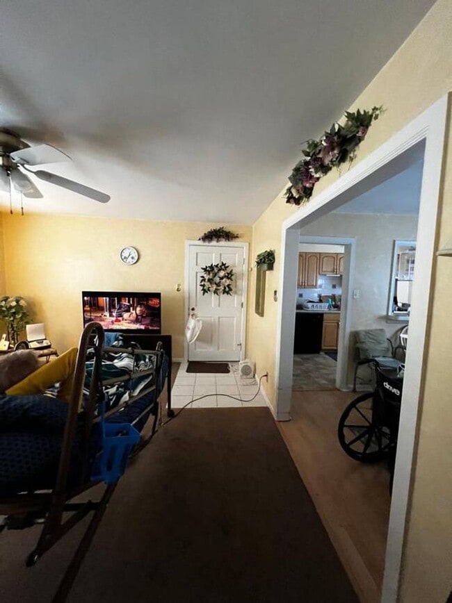 Building Photo - Lovely Cherry Hill Parke 2nd floor 2 bedro...