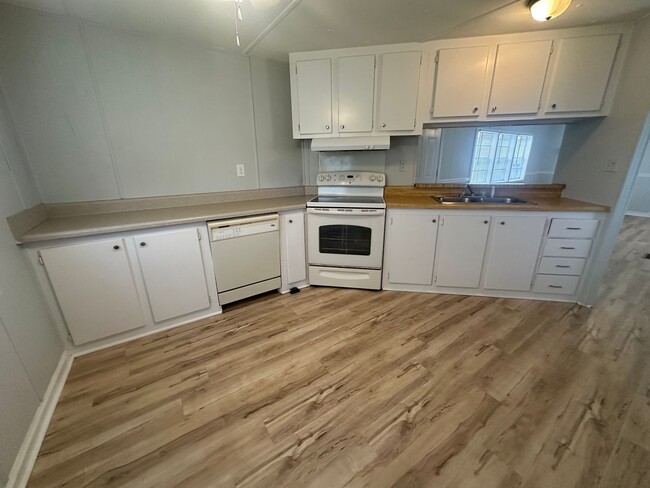 Building Photo - Newly Updated 2Bed/1Bath Mobile Home in Richlands - Close to Camp Lejuene