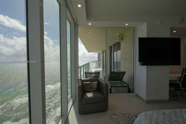 Building Photo - 16699 Collins Ave