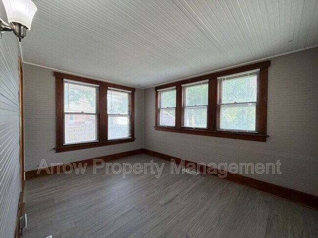 Building Photo - 2049 Worthington Ave