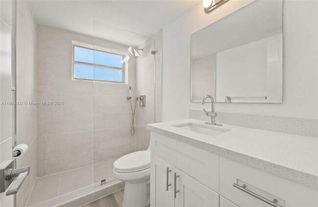 Building Photo - 240 Collins Ave