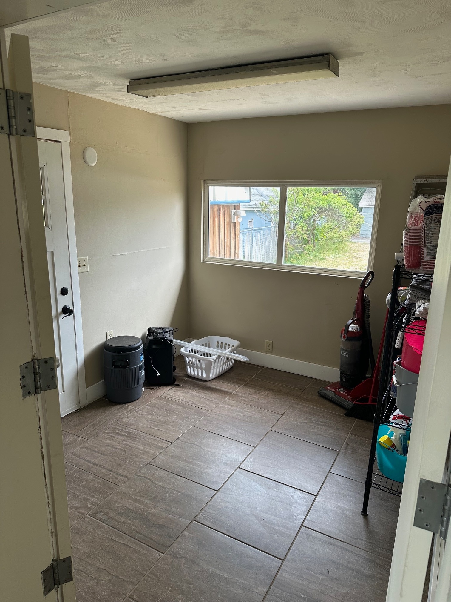 Building Photo - 518 E Augusta Ave