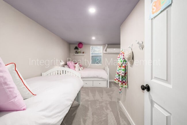 Building Photo - 3200 S Grape St