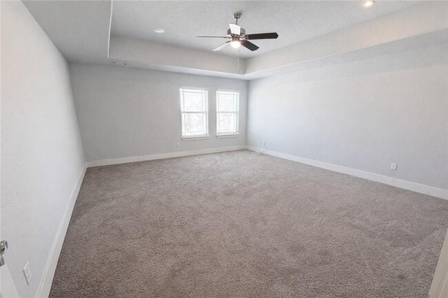 Building Photo - 2202 NE Steinbeck Dr