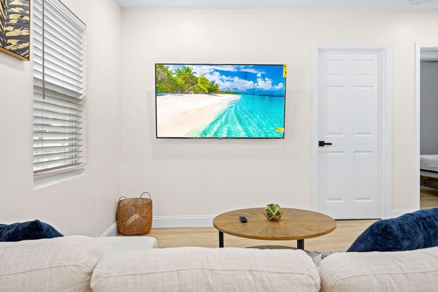 Building Photo - 4603 N Ocean Blvd