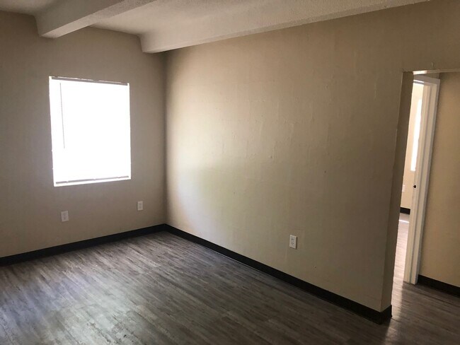 Building Photo - 430 Sunset