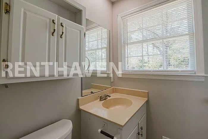 Building Photo - 209 Avery Ln