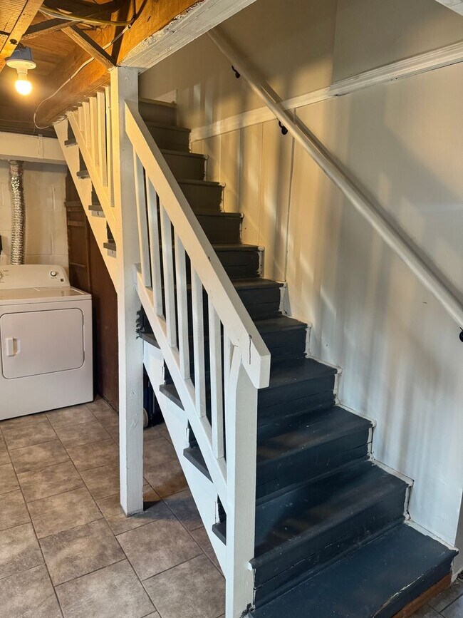 Building Photo - 2 Bedroom  Townhome in Belair-Edison!