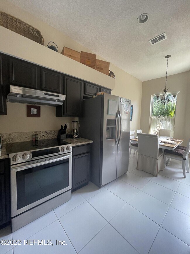 Building Photo - 204 Salt Grass Ct