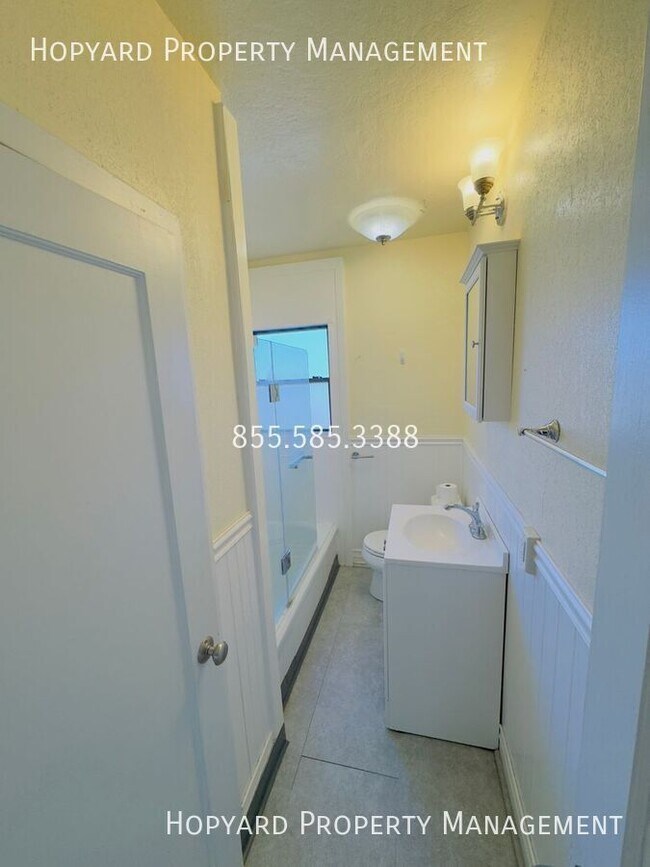 Building Photo - 828 Fifth Ave-