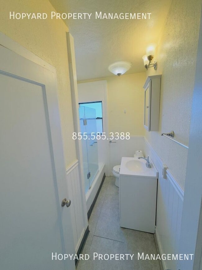 Building Photo - 828 Fifth Ave