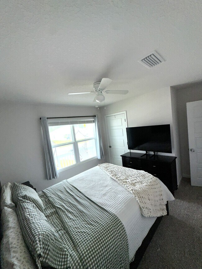 Building Photo - 5847 Belmont Stakes Rd