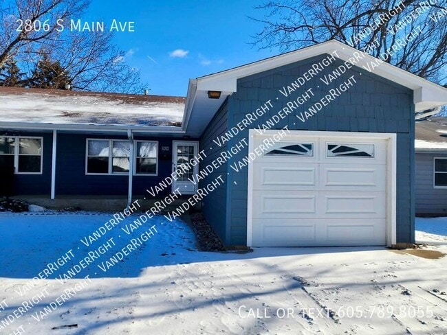 Building Photo - 2806 S Main Ave