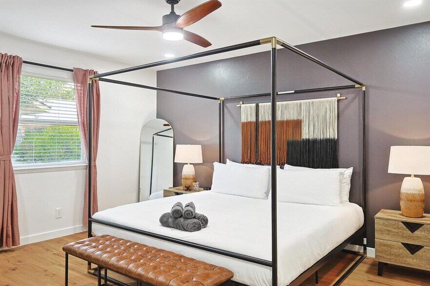 Building Photo - 7851 La Cabeza Dr