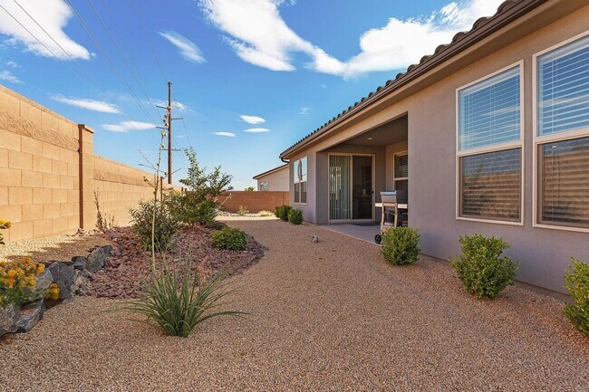 Building Photo - 3 Bedroom Home in Washington's Premier Bri...