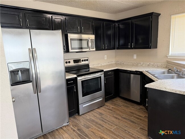 Building Photo - 3208 Green Valley Dr