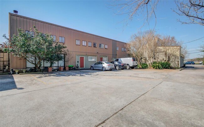 Building Photo - 6503 Mapleridge St