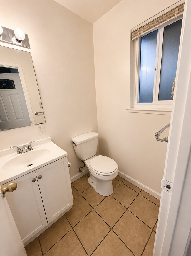Building Photo - $1595 Moves You In - No August 2026 Rent - Two Bedroom must see! Parking On Site - Laundry On Site