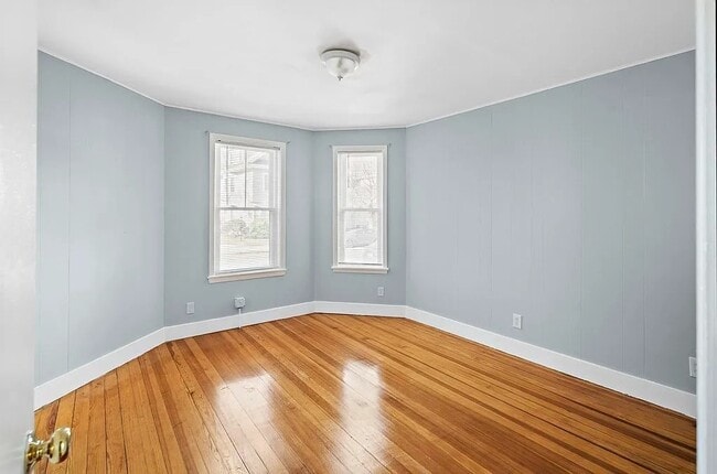 Building Photo - 364 Main St