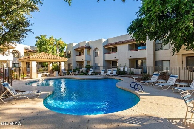 Building Photo - 750 E Northern Ave