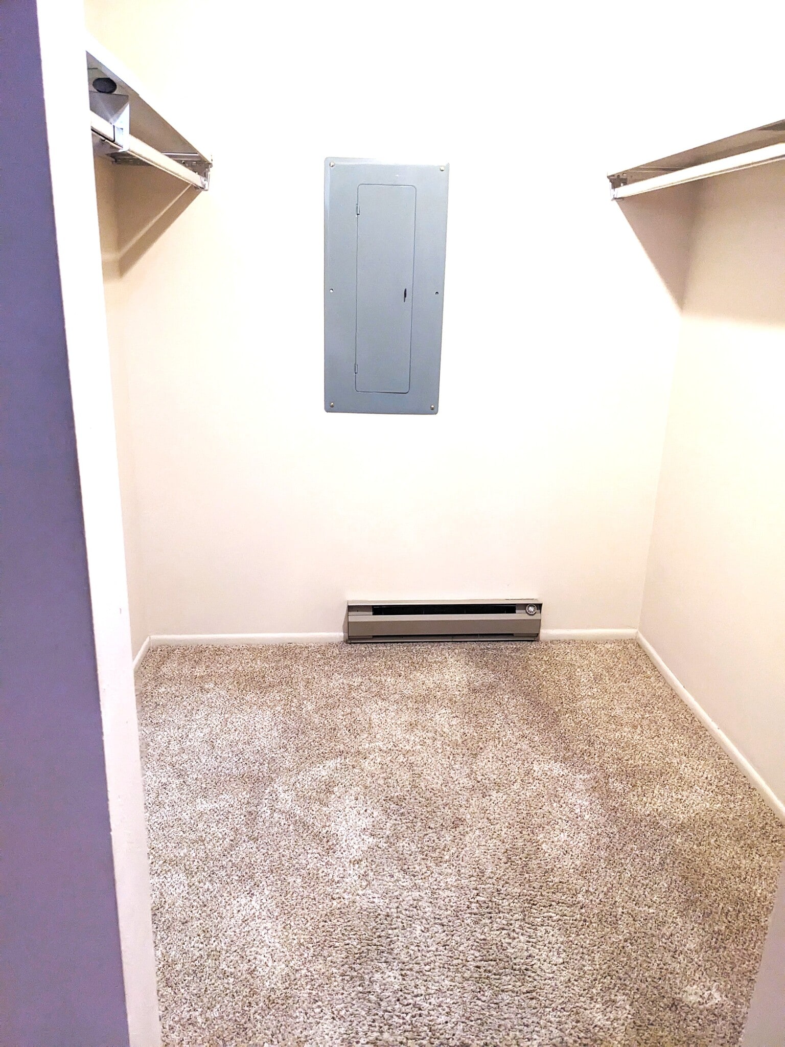 Building Photo - 1818 E Shorewood Blvd