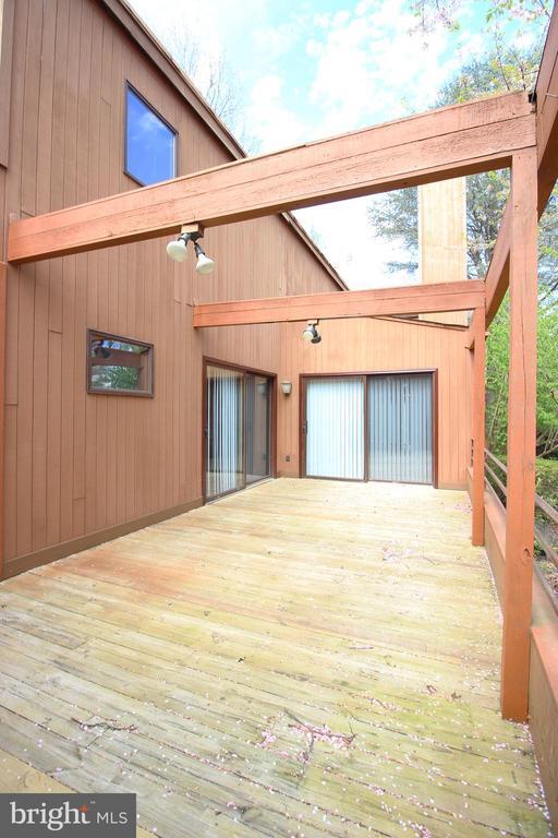 Building Photo - 6872 Melrose Dr